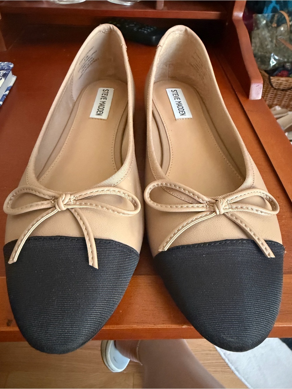 Steve Madden Beige and Black Cap-Toe Ballet Flats